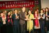 006 許銘能局長頒發獎金給台灣藥師合唱團，感謝他們的用心
