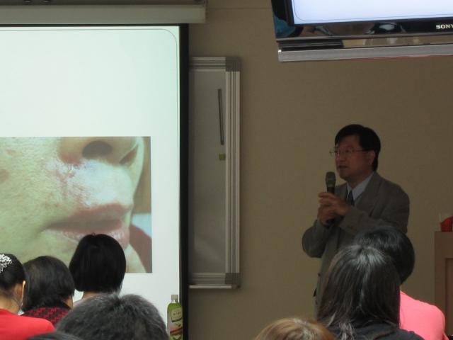 郭源松醫師透過臨床佐證資料介紹各種除疤產品